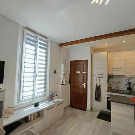 Coquet 2 Pieces Entierement Renove Et Climatise *