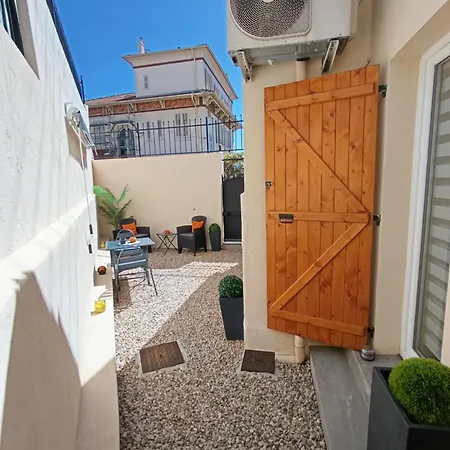 Coquet 2 Pieces Entierement Renove Et Climatise * Cannes